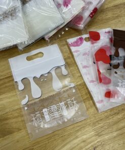 ถุงซิปล็อค มีหูหิ้ว 13.5x17x6cm (50pcs)